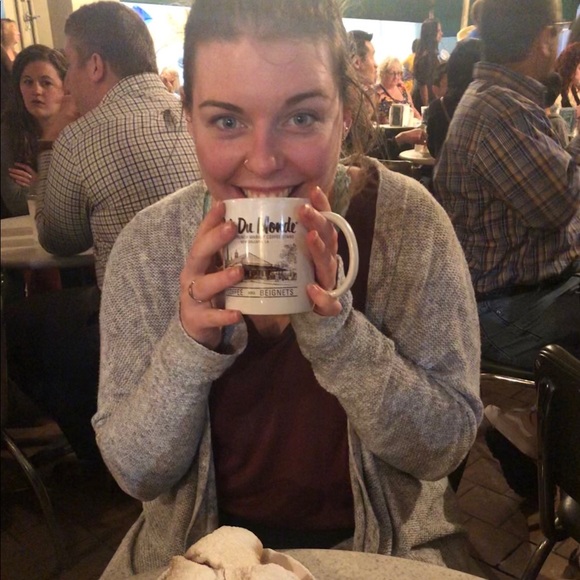 Meet Your Posher! 🧘🏻‍♀️ - Picture 5 of 6